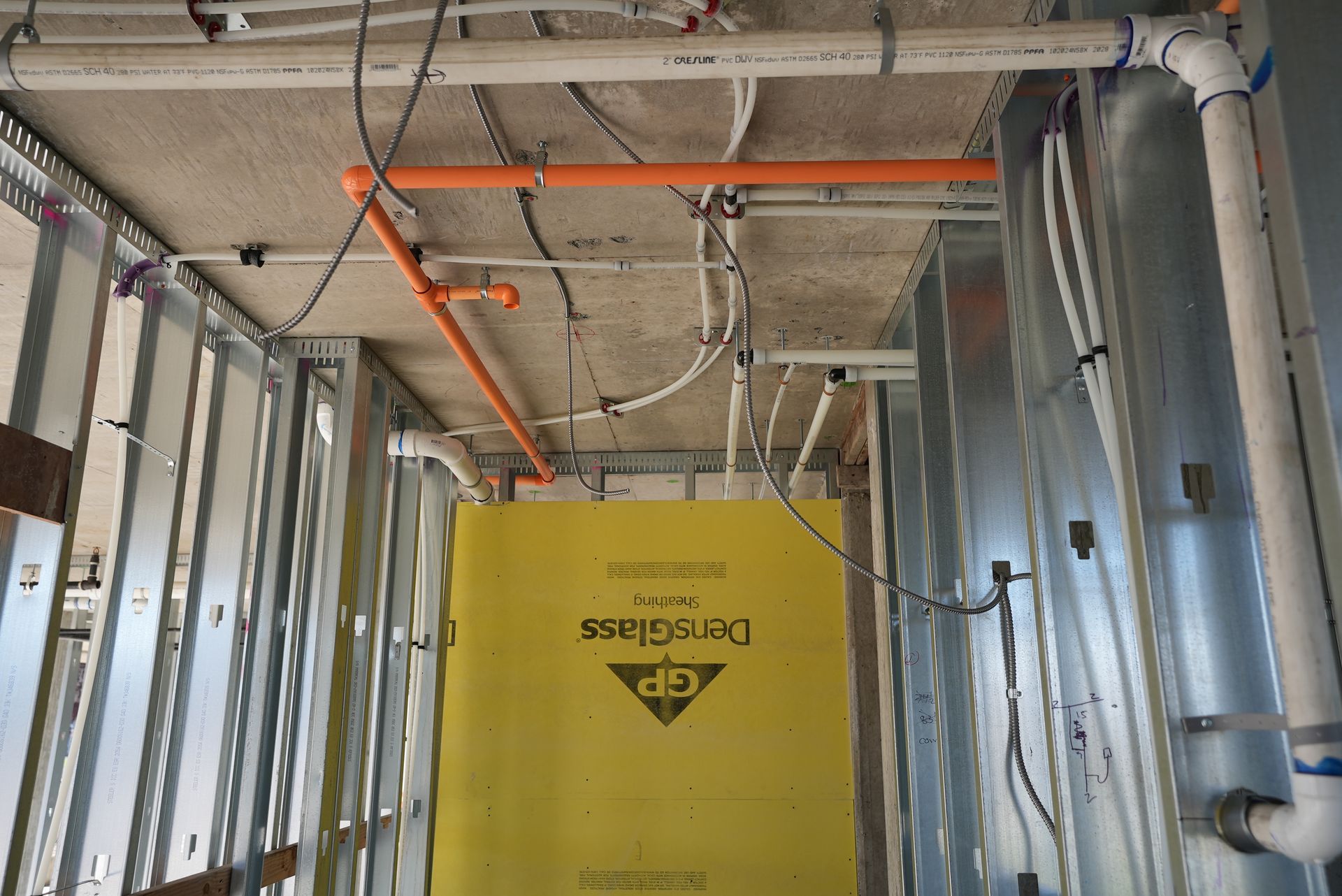 A yellow box with the word gp on it