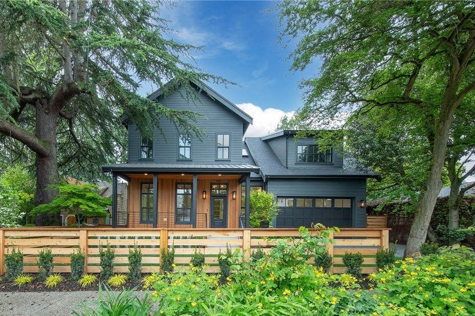 Elegant modern residential structure Elegant modern residential structure