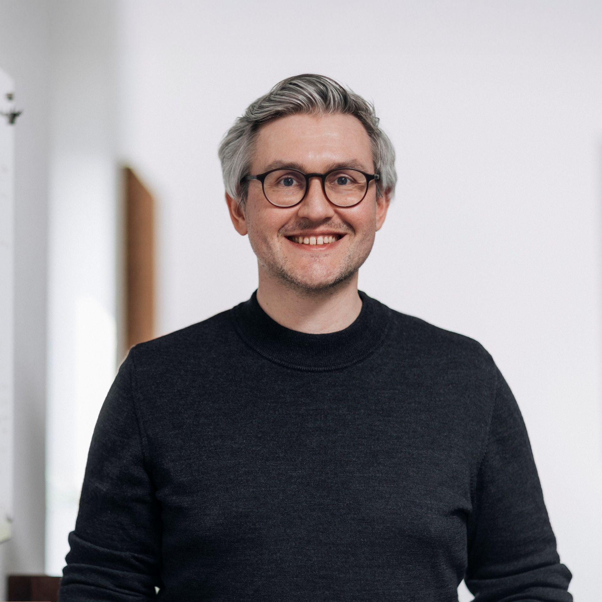 Dr. Robert Tscharn 