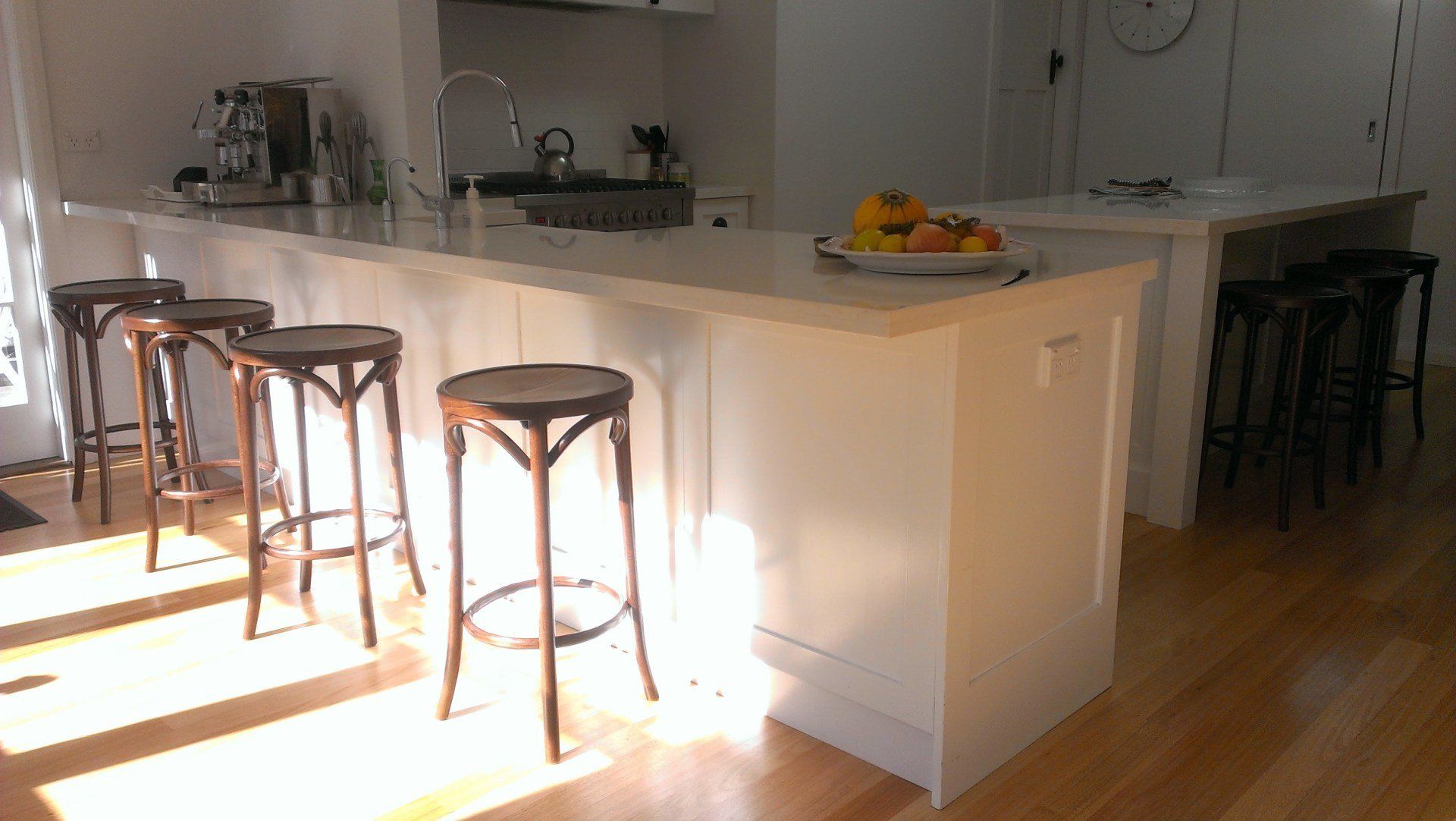 shaker style island bench in Wentworth Falls Blue mountains NSW