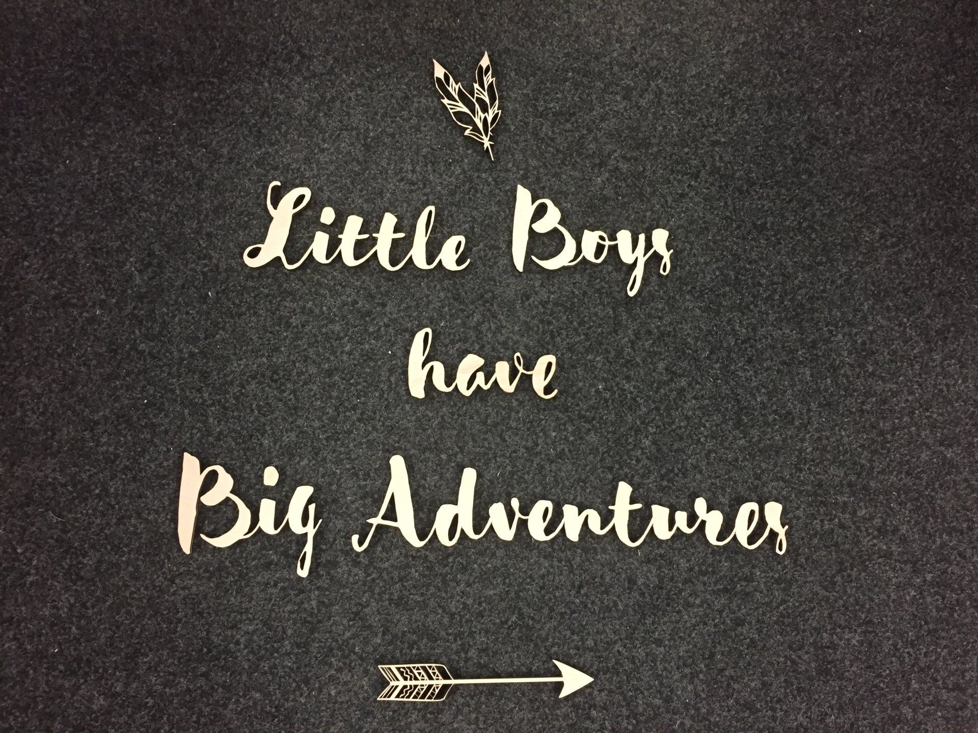 Teksten laser snijden uit hout