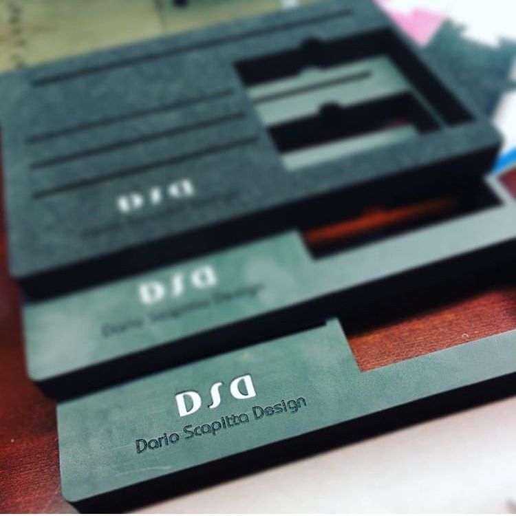 Inlays lasersnijden en graveren voor product presentatie.