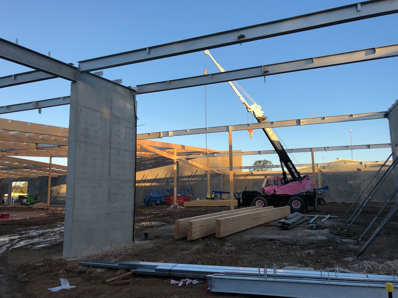 Crane Hire Lift Woods At The Construction Building —  D & S Crane Hire & Rigging In Kunda Park, QLD