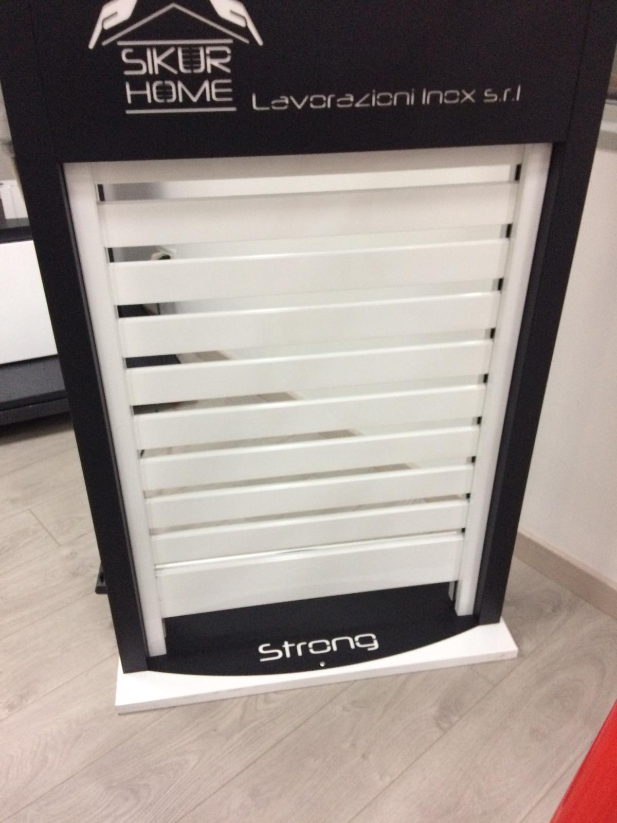 dettaglio persiana in negozio