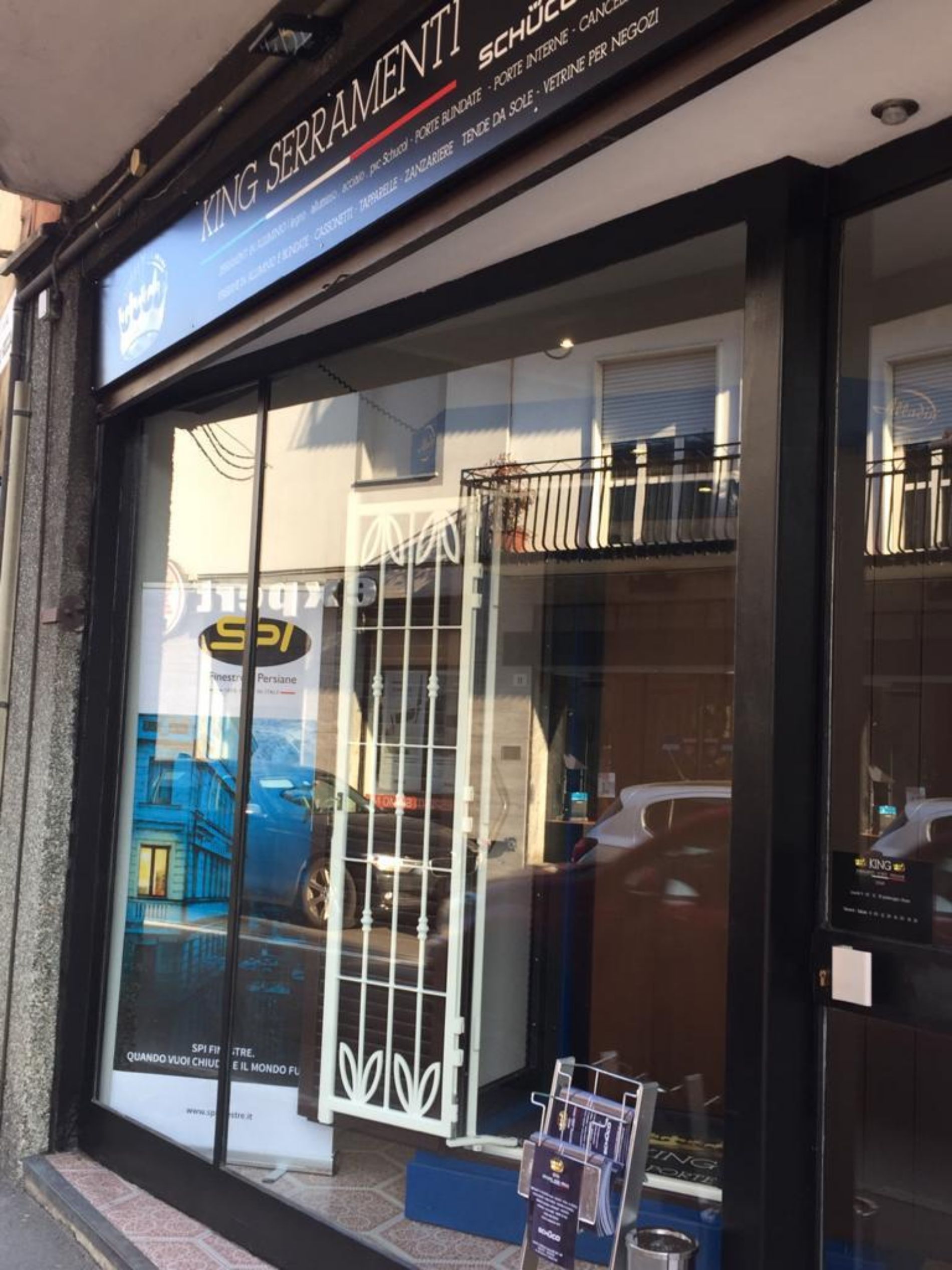 vetrina negozio