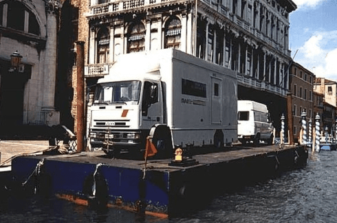 traghettamento via mare di furgoncini