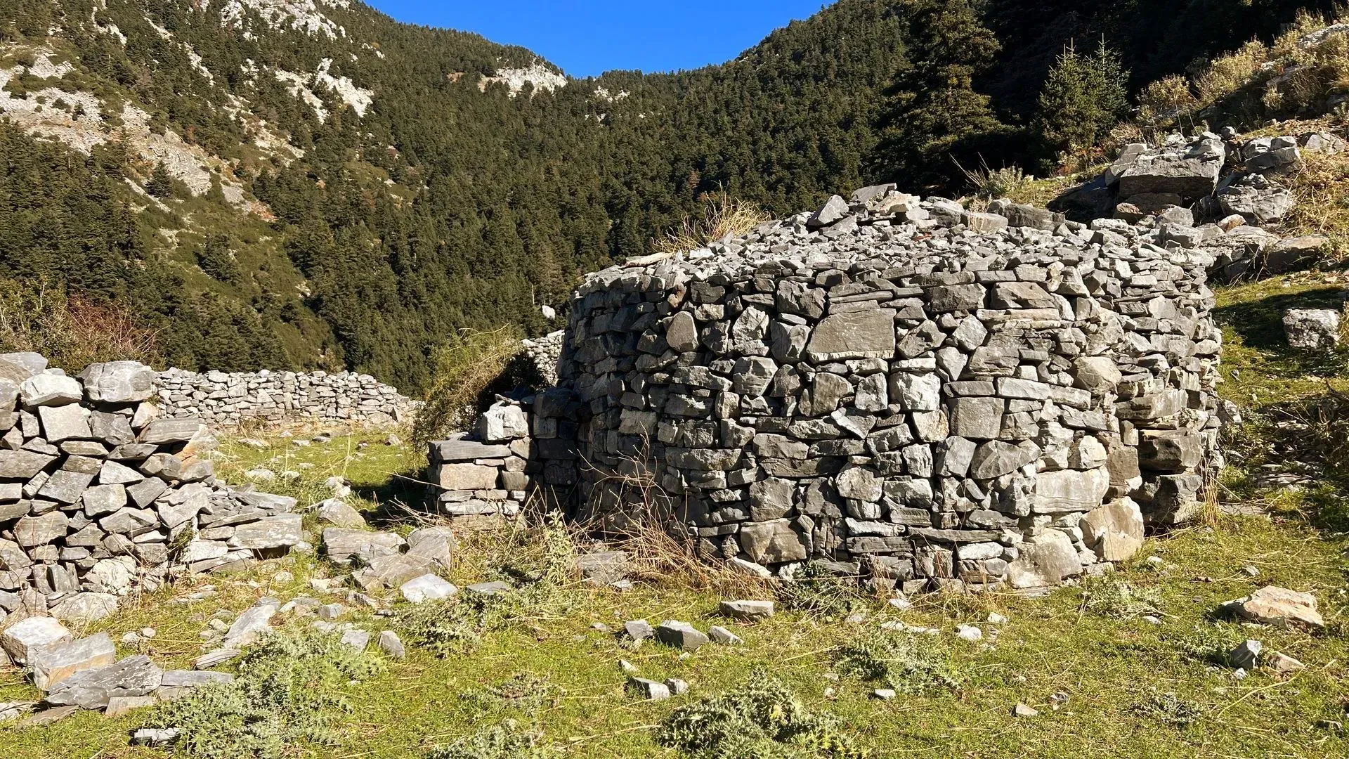 old round shepher's house in the Mani region