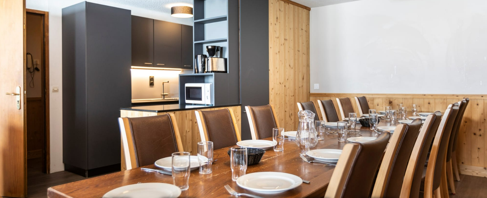 An image of a dining table at Les Balcons de Val Thorens