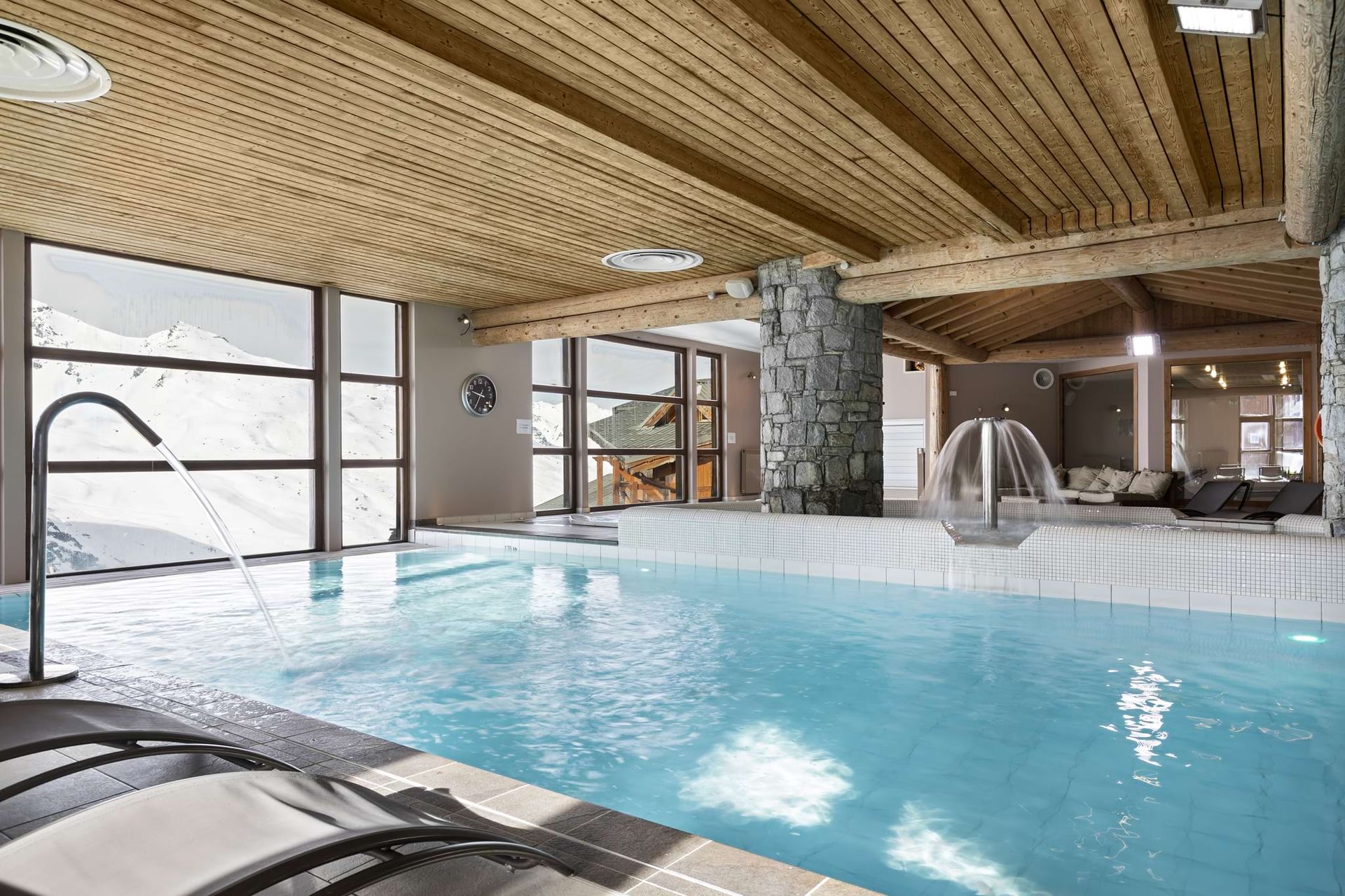 An image of the indoor swimming pool at Les Balcons de Val Thorens