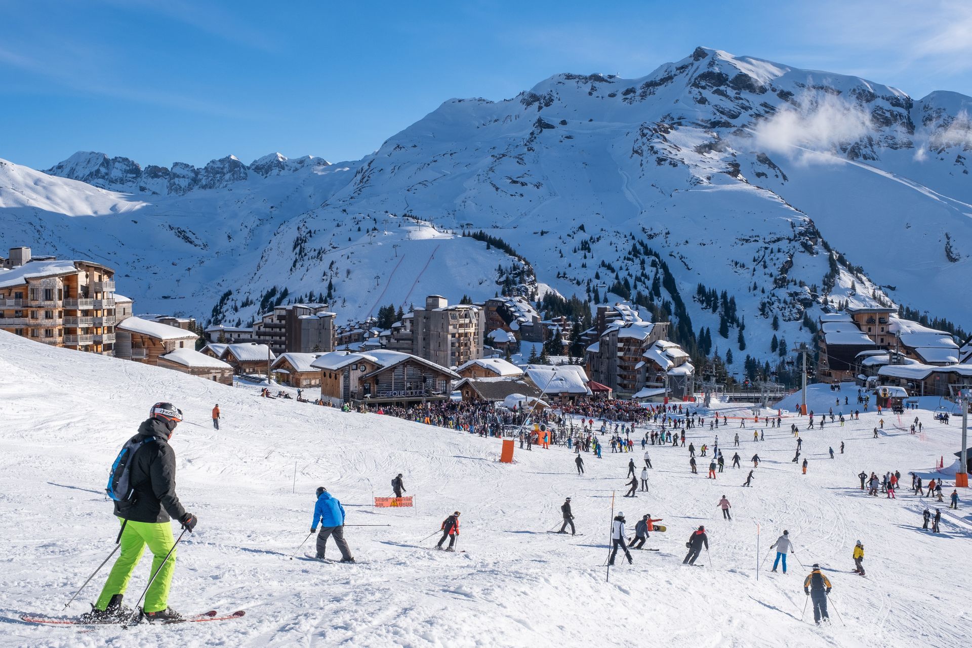 An image of skiiers skiing down towards Avoriaz