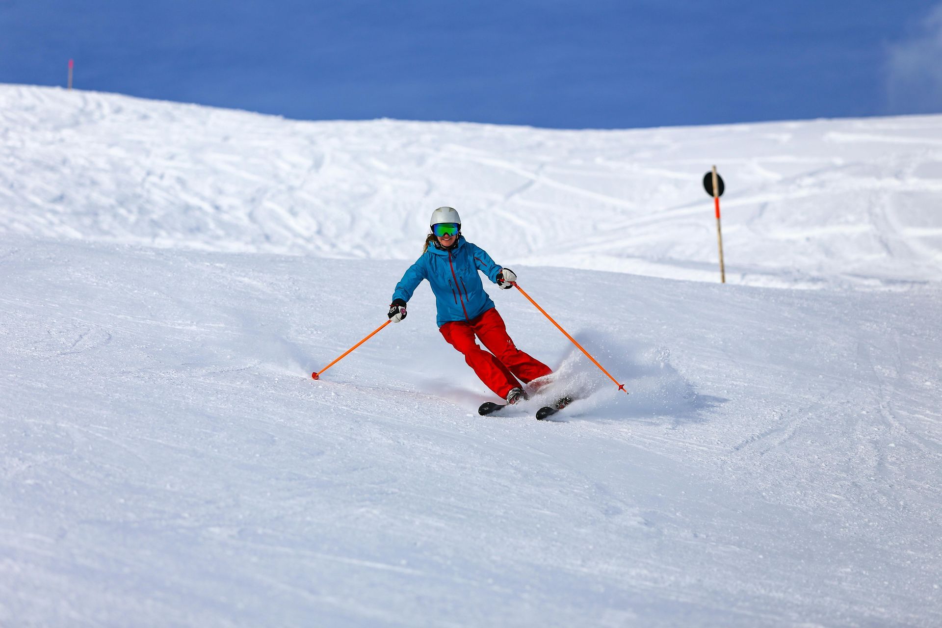 An image of a skier skiing on the pistes