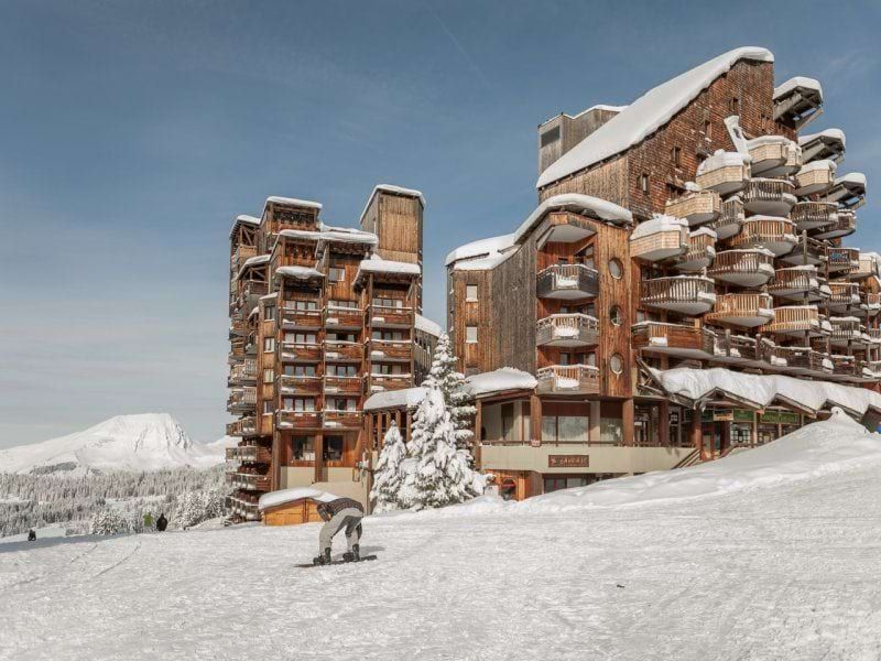 An image of a snowboard riding past the Saskia Falaise residence