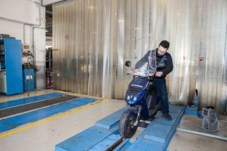 Riparazione ciclomotore