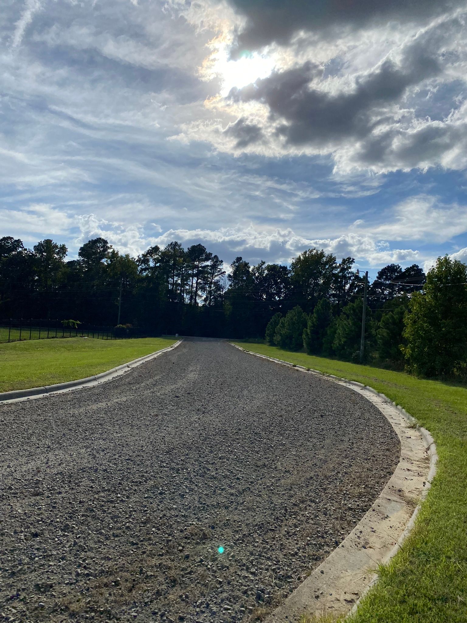 Rock/gravel roadway installation