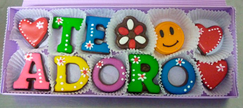 Tortas y Cupcakes personalizados para entregar en Bogotá. Mael Chocolates & Souvenirs.