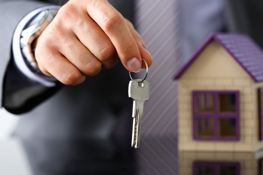 agent holding house key