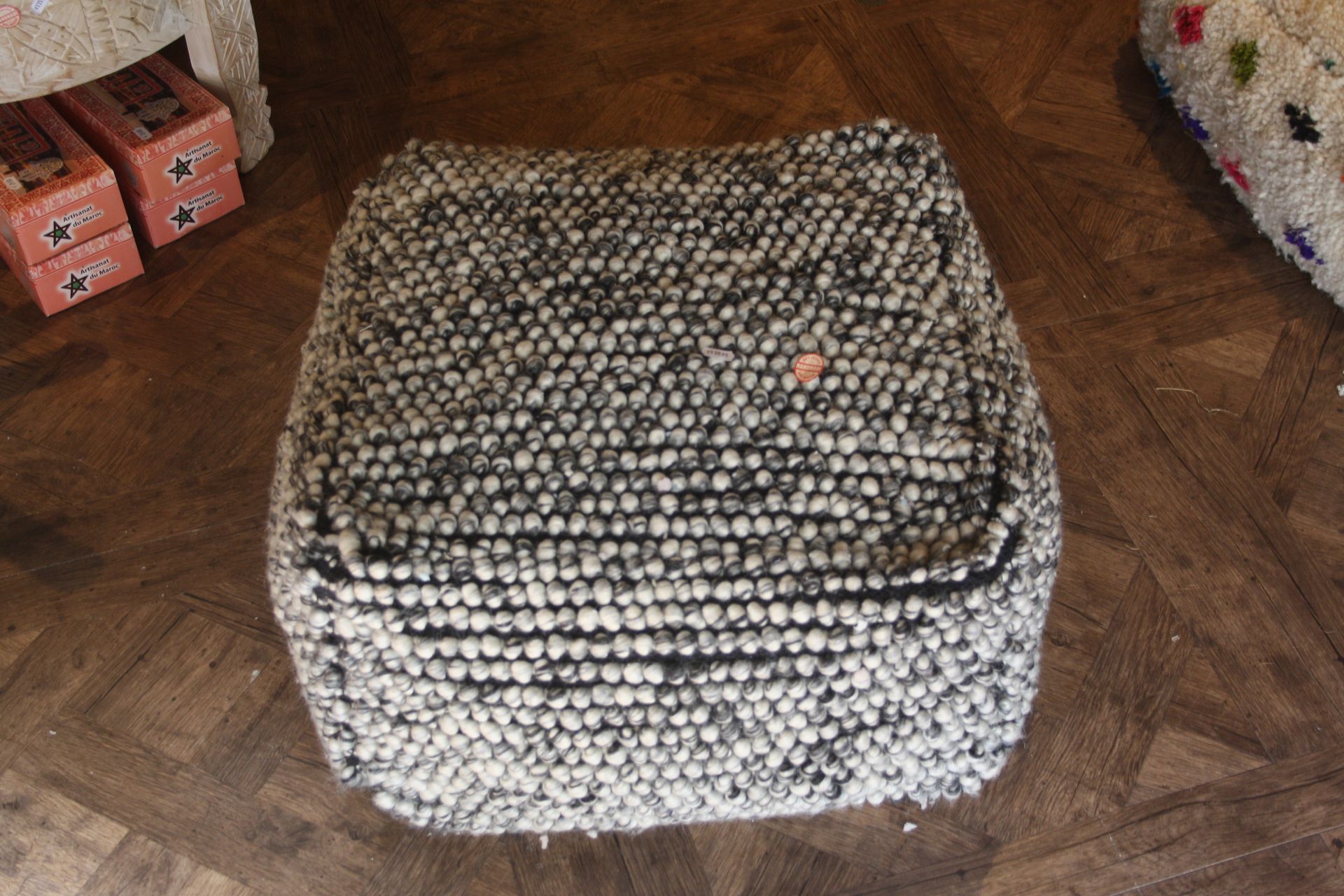 Zwart/ wit gemellieerde poef