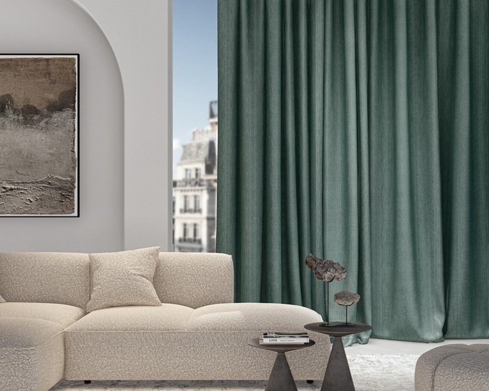 Un soggiorno con un divano bianco e tende verdi
