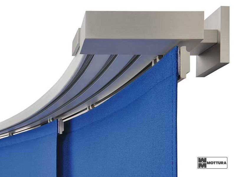 Un'immagine di una tenda con la scritta mottura in basso