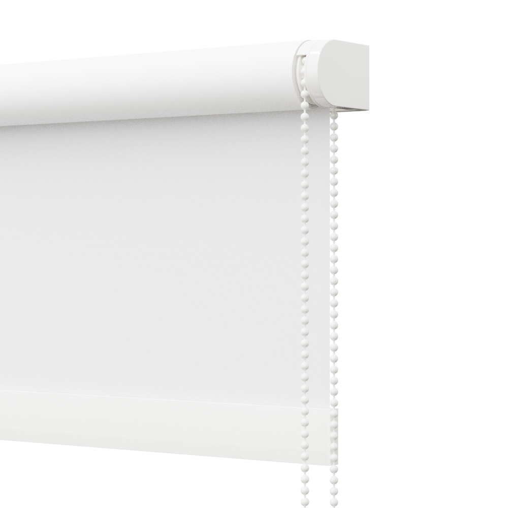 Una tenda avvolgibile bianca con catene su sfondo bianco.