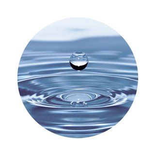 Ein Wassertropfen fällt ins Wasser - Was bedeutet Achtsamkeit
