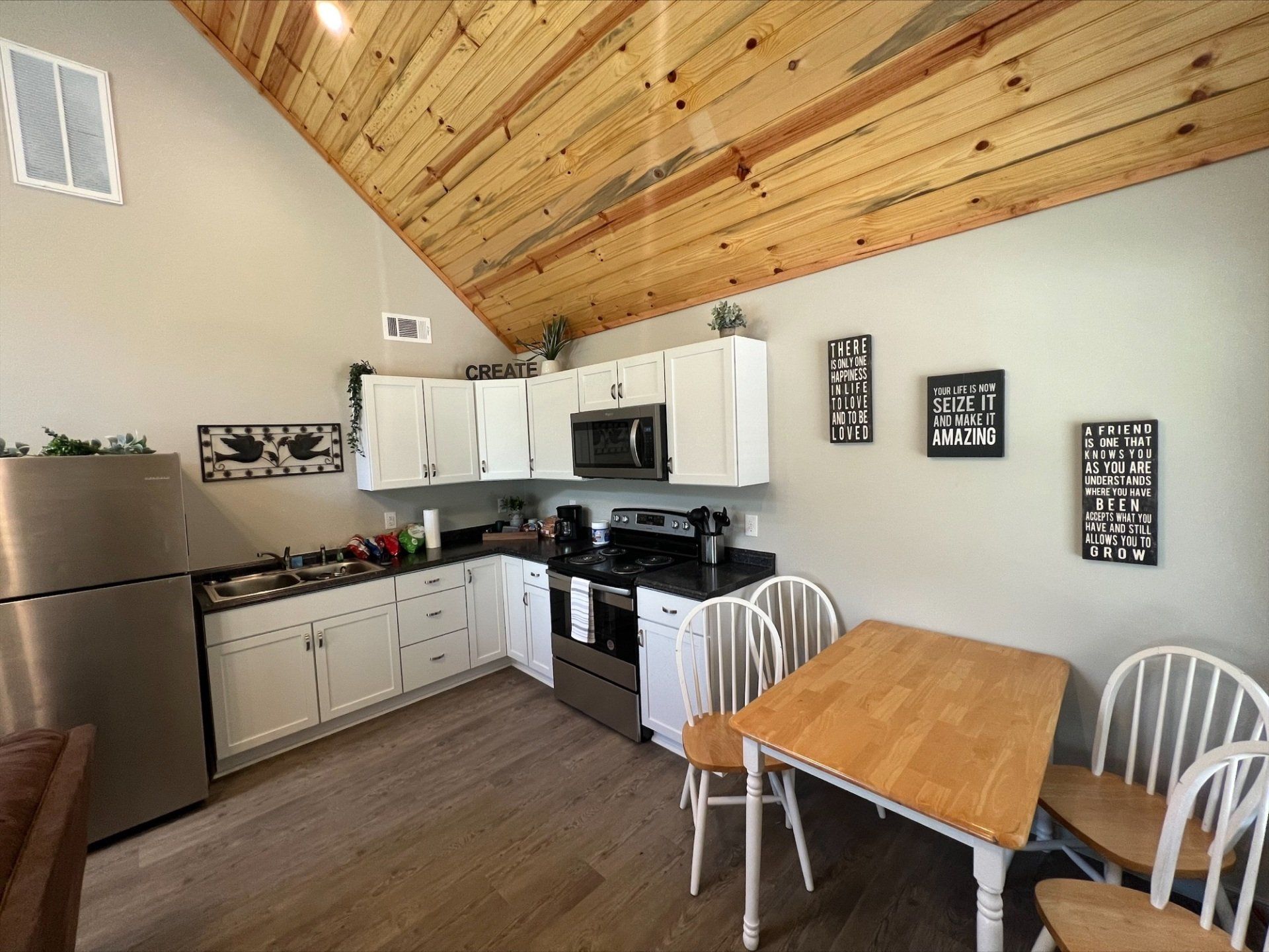 HOUSES Best Day Ever Ranch Whitewright,TX.