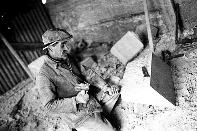 A black and white photo of a stone mason – Colac, VIC - Bartlett Bros Pty Ltd