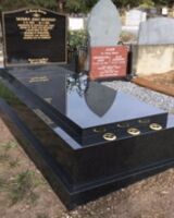 Granite monument – Colac, VIC - Bartlett Bros Pty Ltd