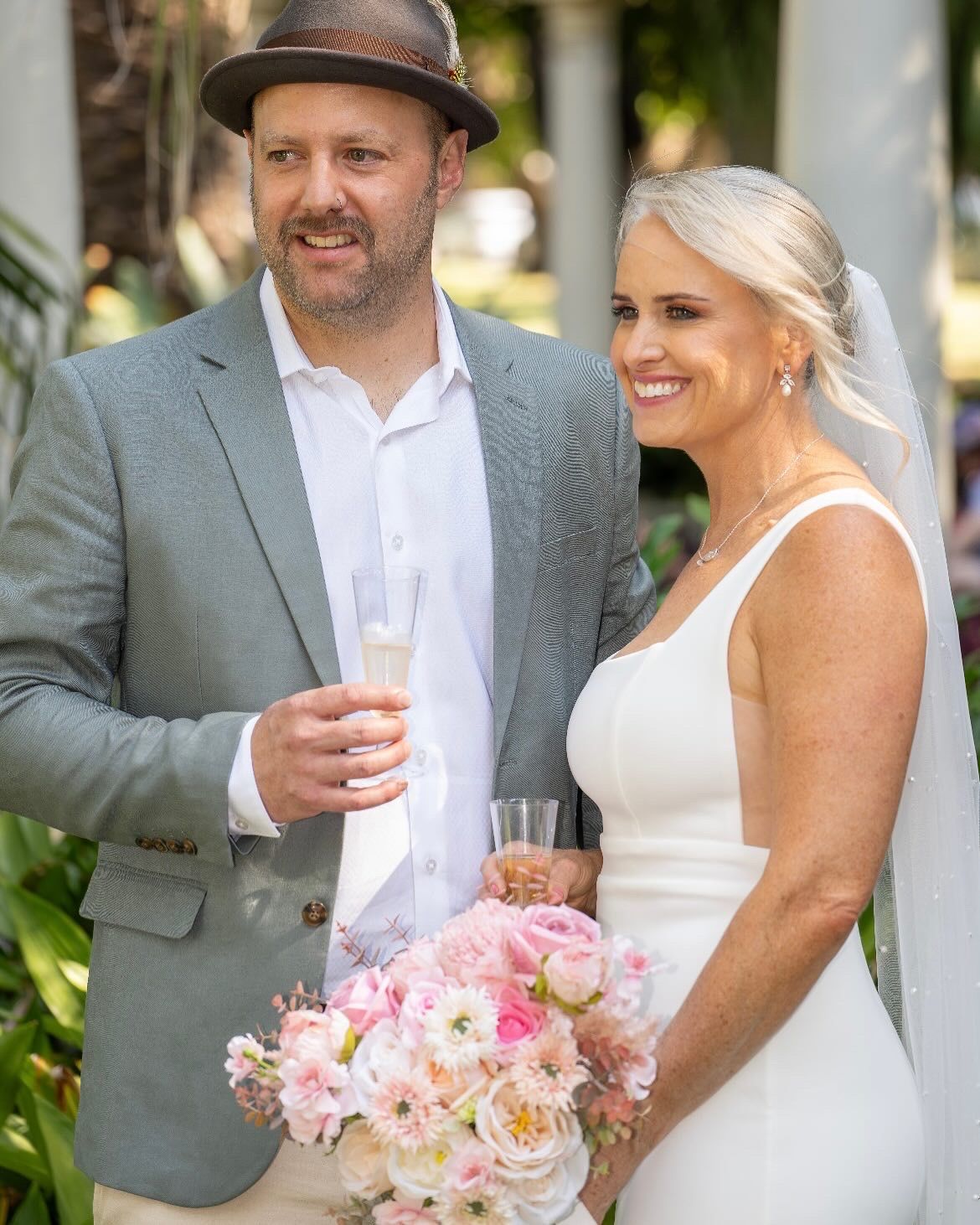 bride with natural hair and makeup look