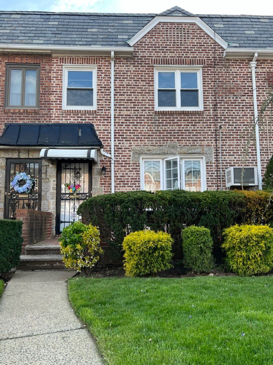 Middle Village - 63-34 77th Place