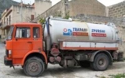 Camion con cisterna