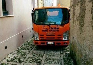 Camion in vicolo