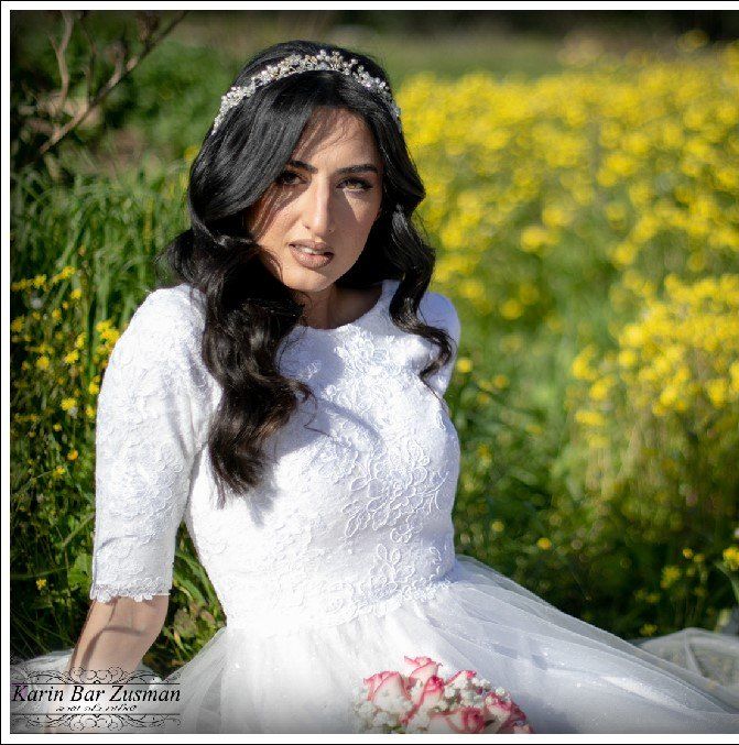 שמלת כלה צנועה עם חצאית מנצנצת