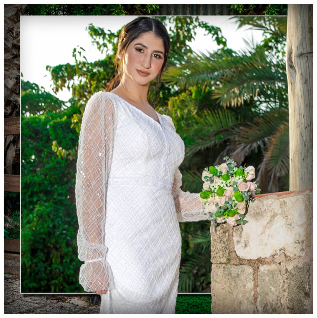 שמלת כלה צנועה צמודה מחורזת עם שרוולים