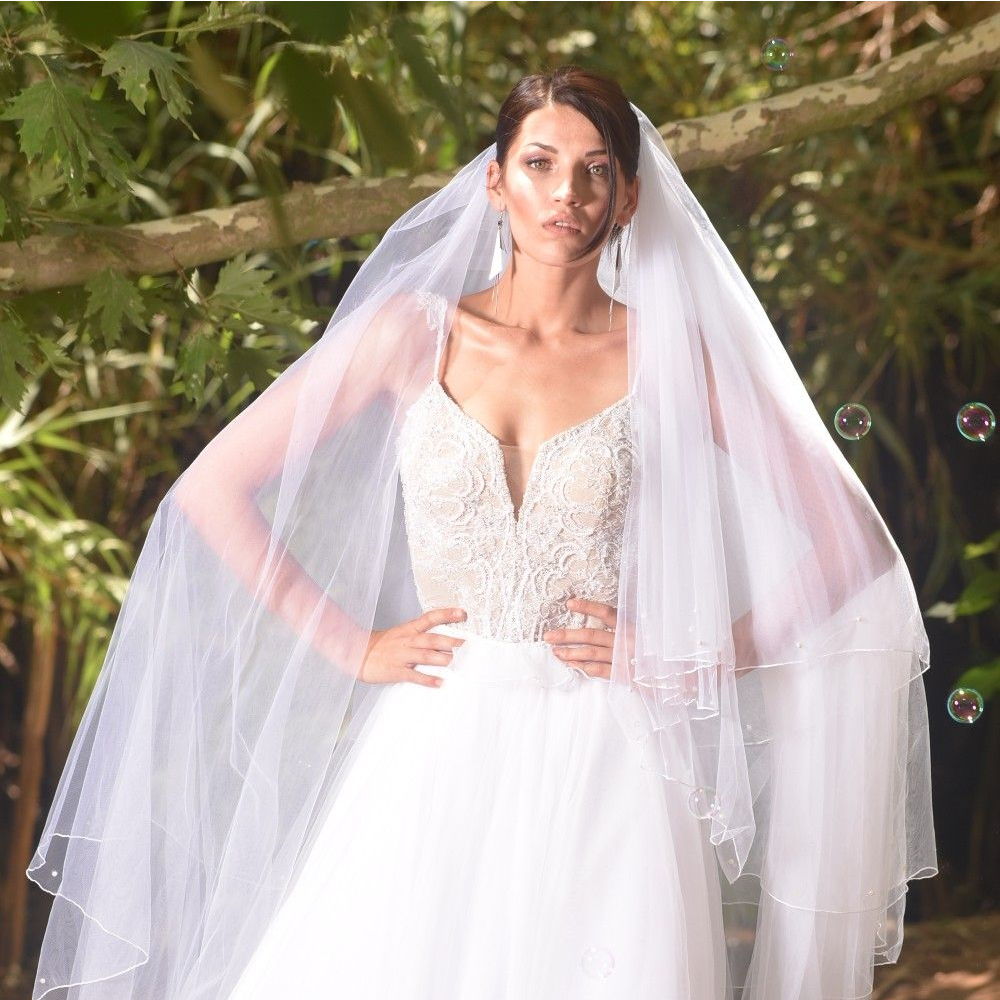 מעצבת שמלות כלה