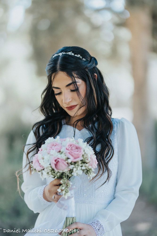 שמלת כלה צנועה עם תחרה ושיפון