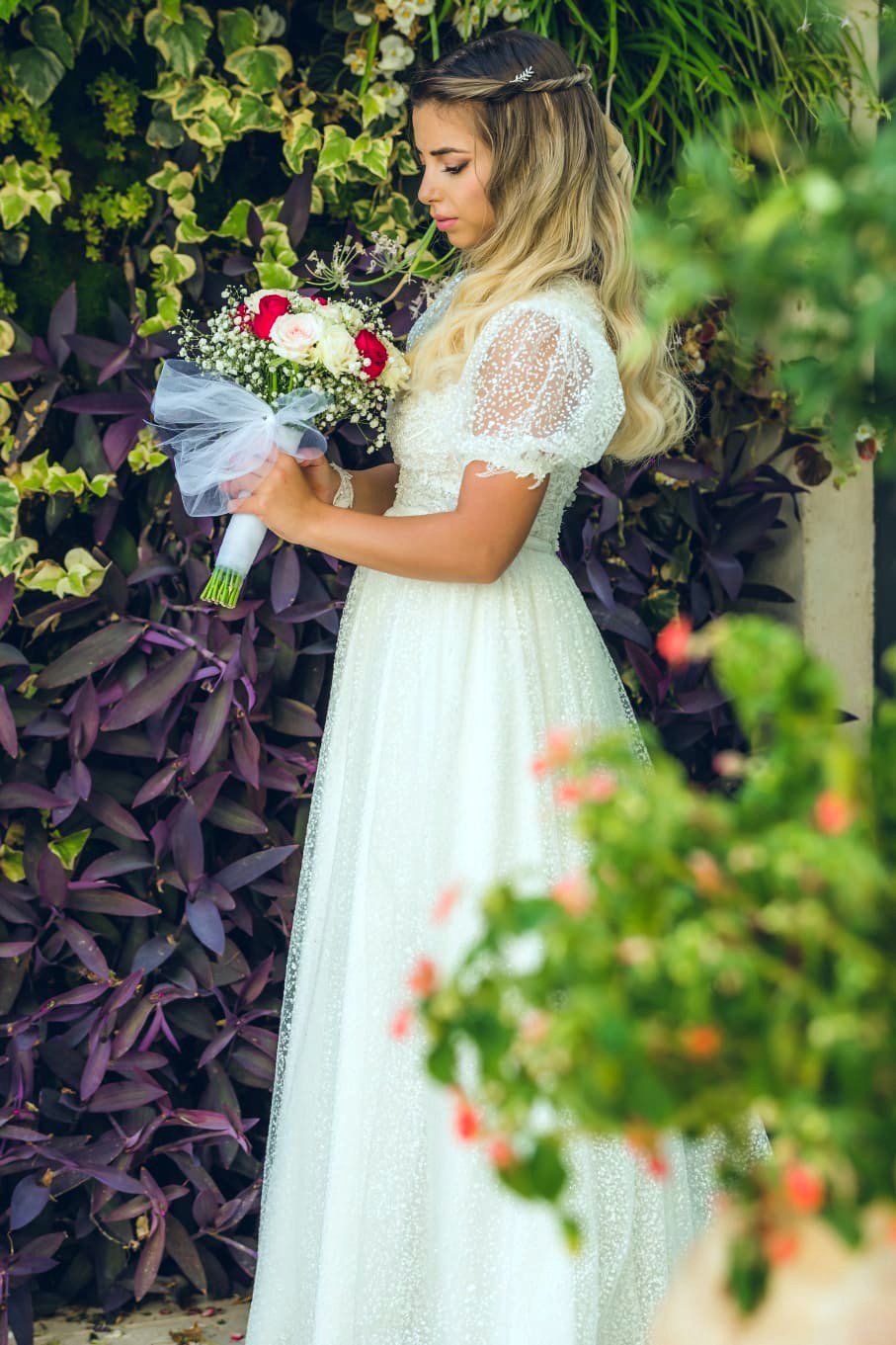 תופרת שמלות כלה