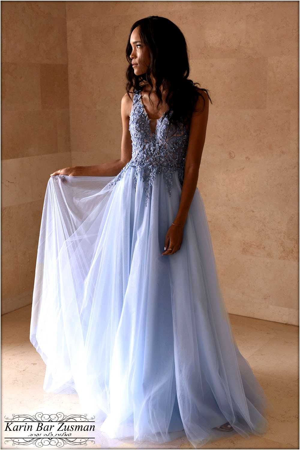שמלת ערב טול כחולה בהירה בגזרת נסיכה בעיצוב קארין בר זוסמן