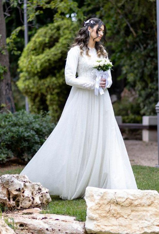 modesty-wedding-dress-lia1