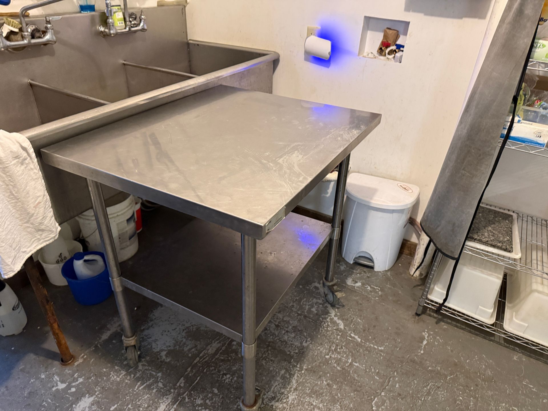 Stainless steel prep table