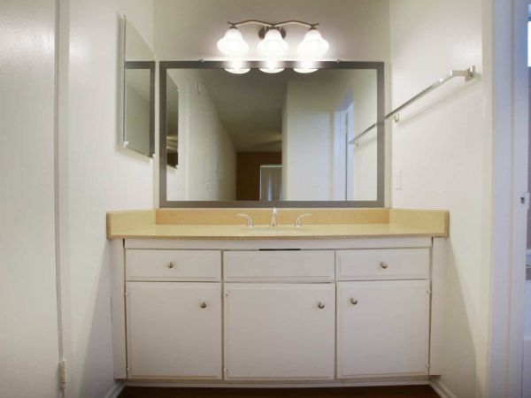 Bathroom | Villa Pointe Apartments