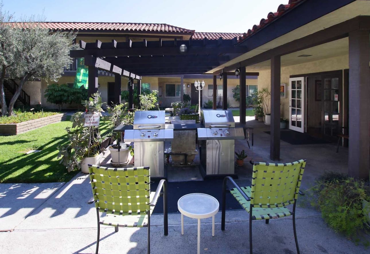 Barbecue Area | Villa Pointe Apartments