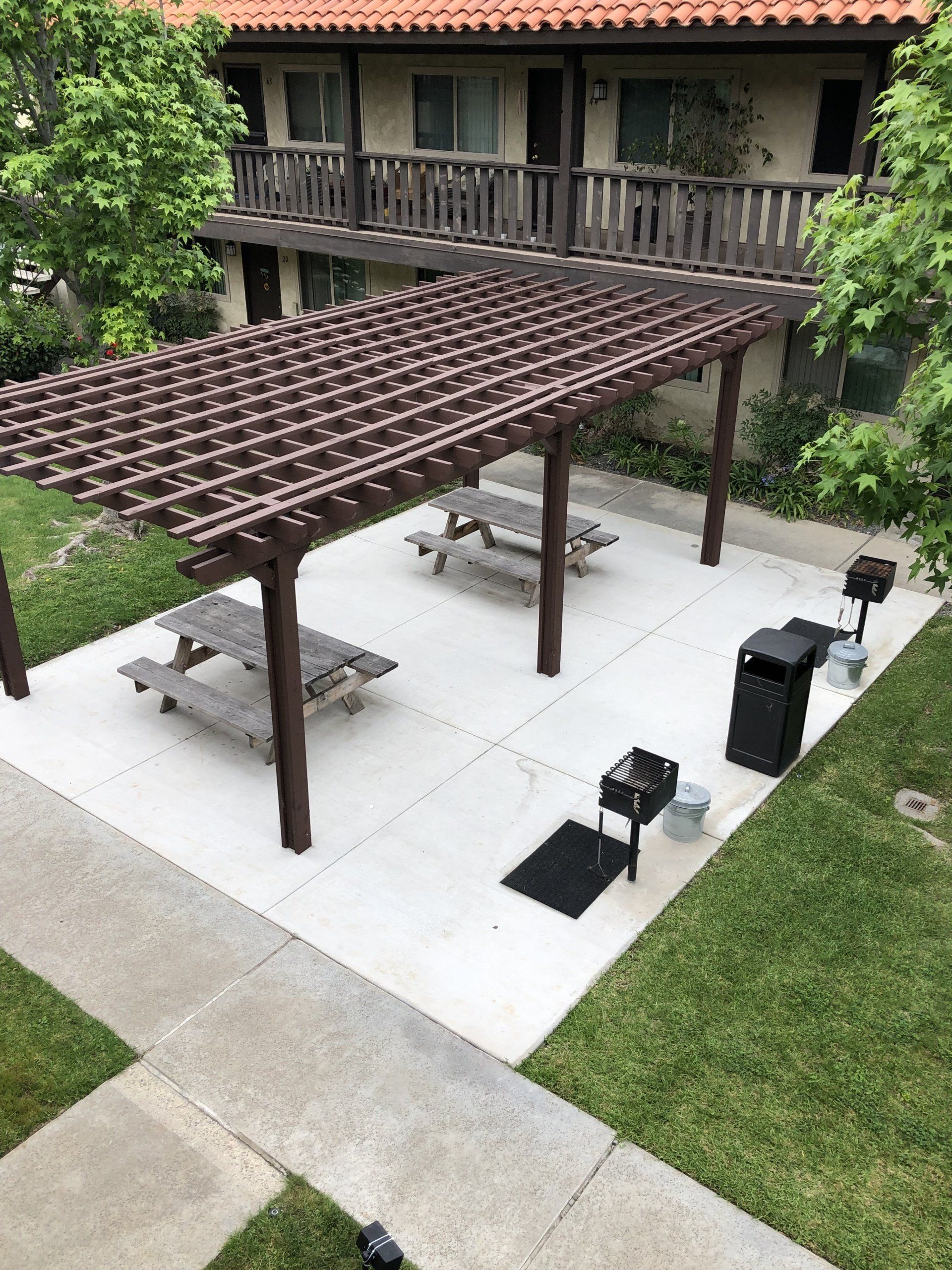 Barbecue Area | Villa Pointe Apartments