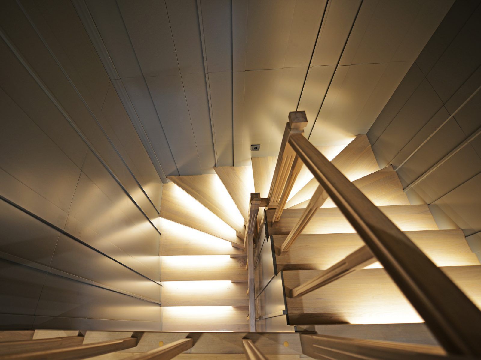 Laiptai su LED apšvietimu | LED apšvietimas | Gamyba