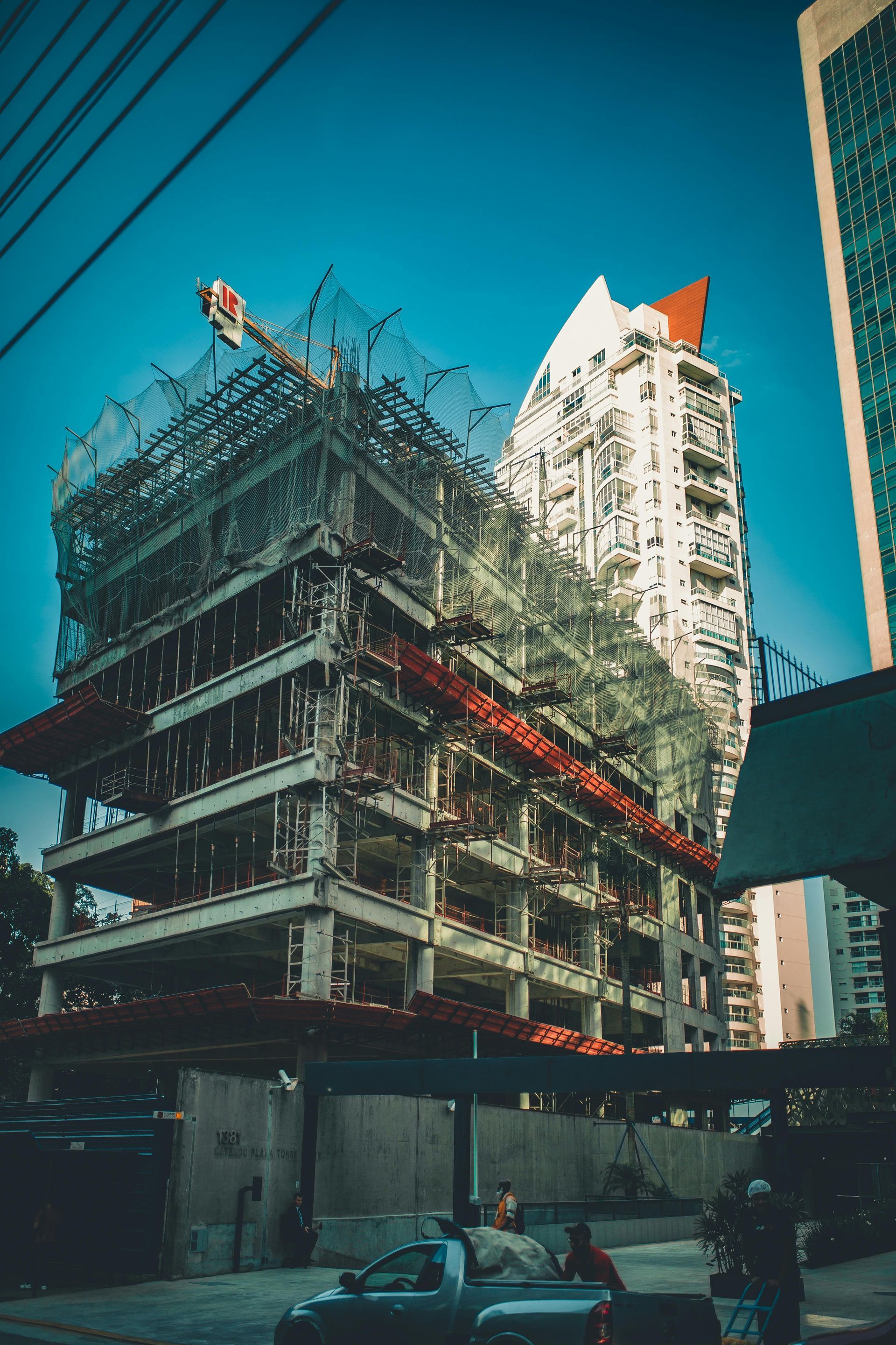 Image of commercial building being built
