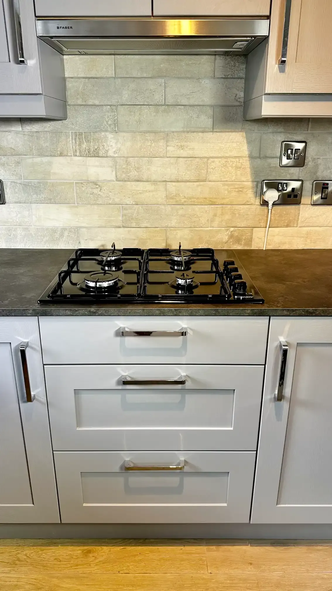 A stove top oven is sitting on top of a kitchen counter.