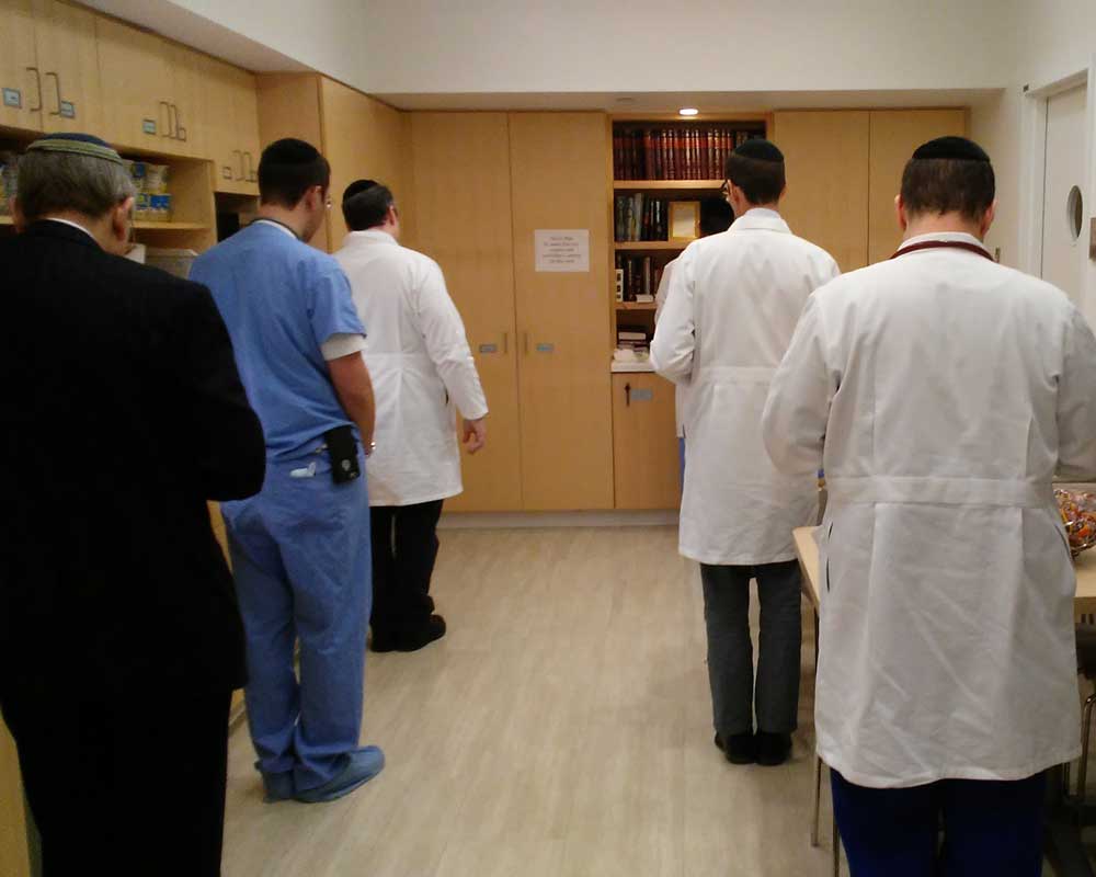jewish doctors praying in lounge