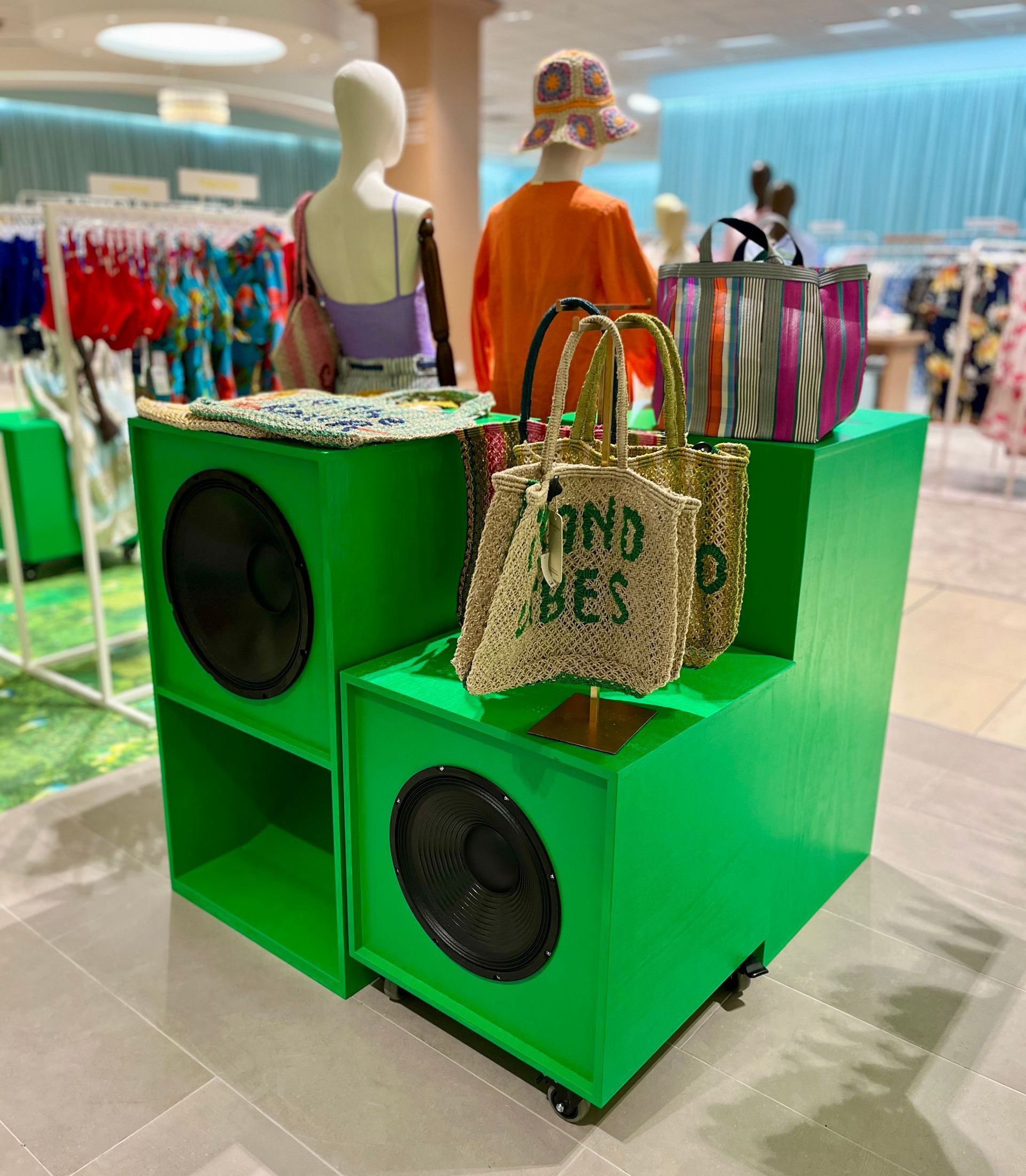 Green Speakers Shop Fitting Props