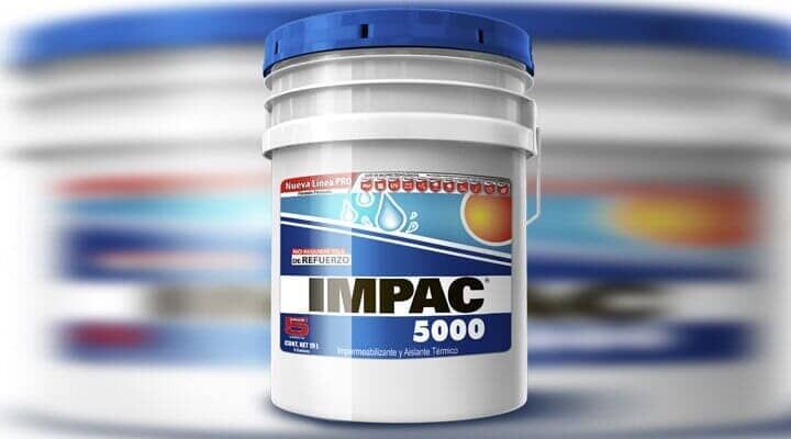 Un cubo de plástico blanco con tapa azul, etiquetado como 