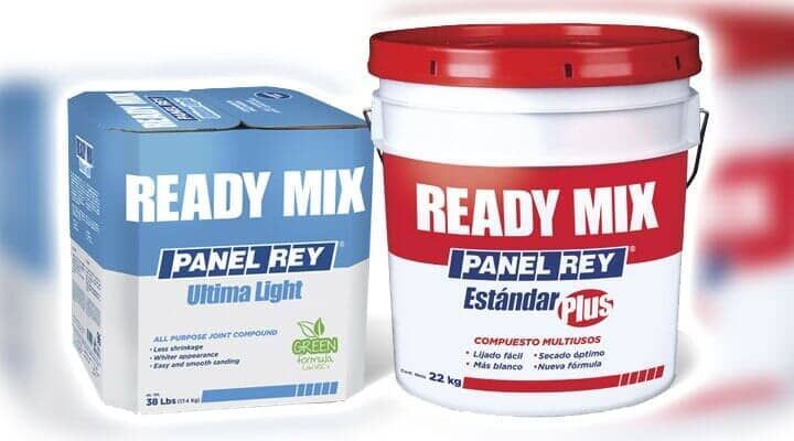 Dos contenedores de Panel Rey Ready Mix: una caja azul de compuesto Ultima Light y un cubo blanco de compuesto Estándar Plus.